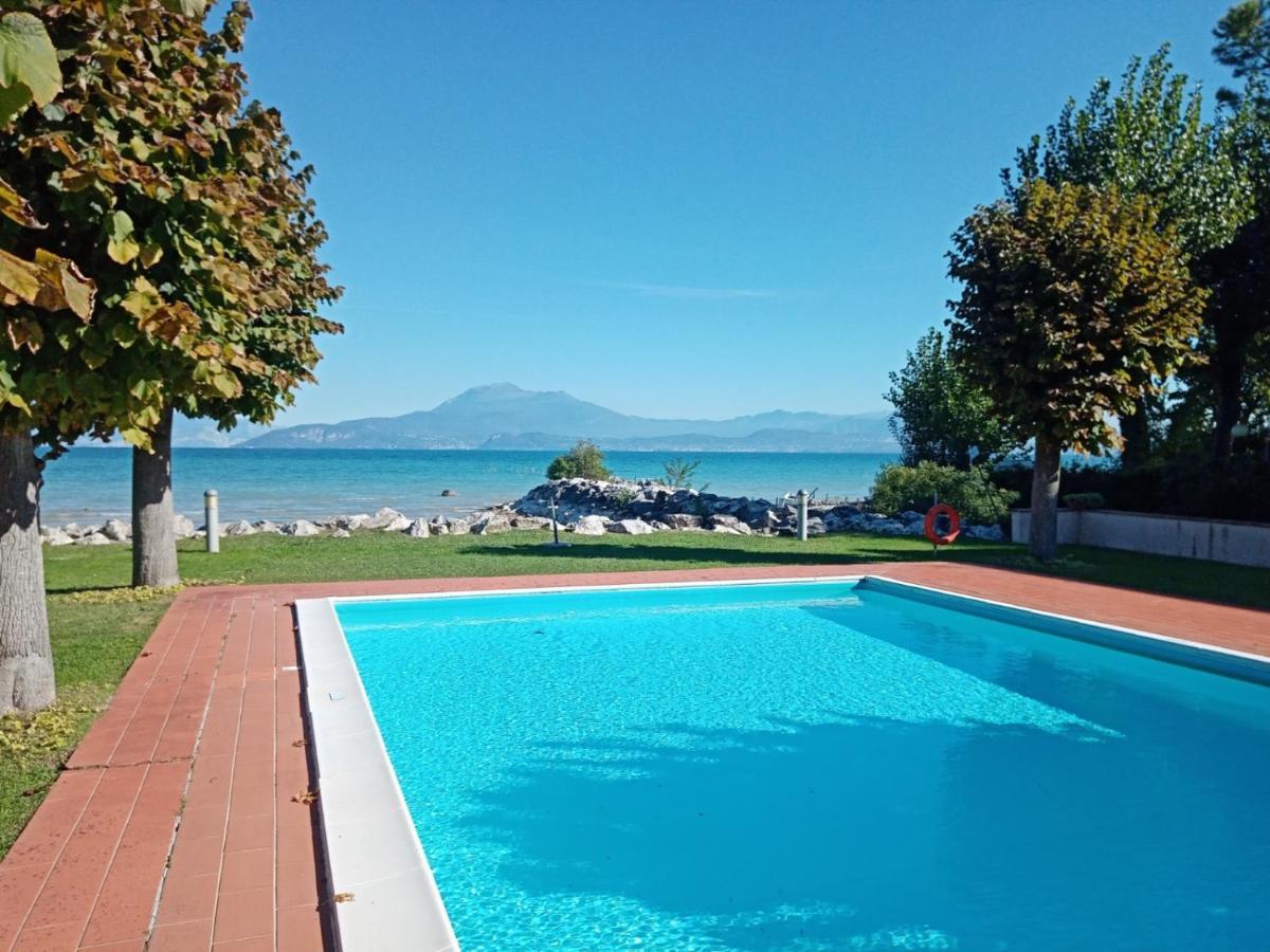 Casa Lugana 19 - Monolocale Con Piscina Direttamente A Lago Sirmione Eksteriør bilde